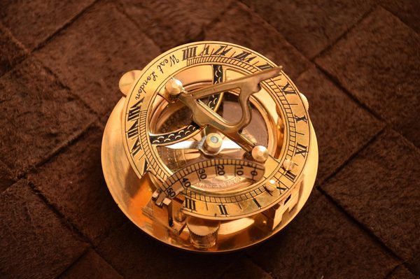 Les gyroscopes scientifiques en métal : un héritage fascinant