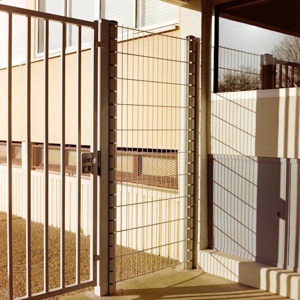 Boutons doubles pour portillons : style et fonctionnalité réunis